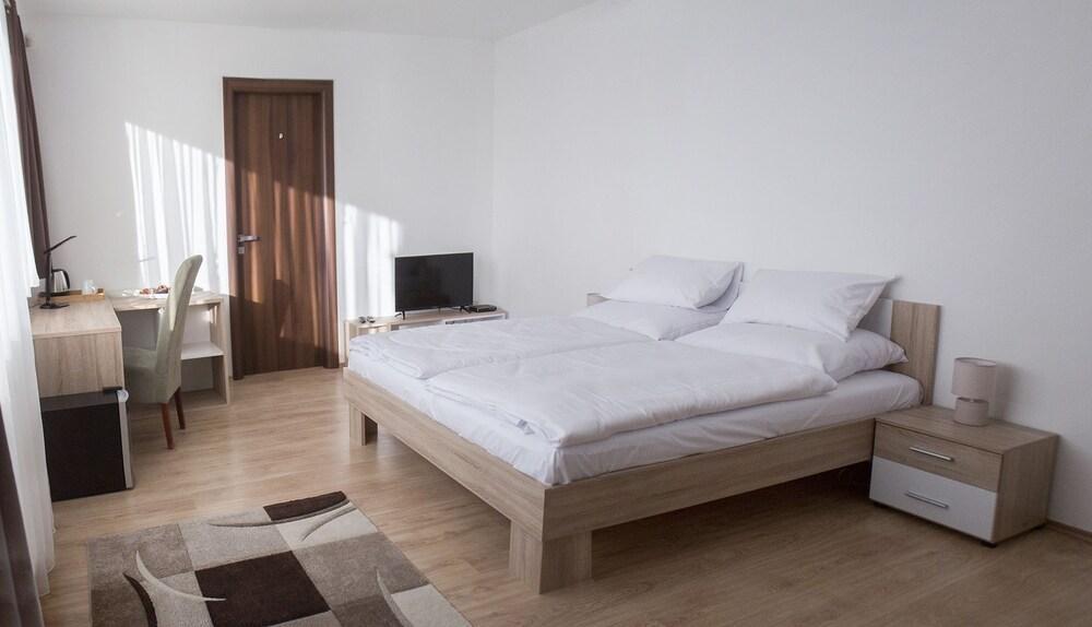 River View Apartments Hotel Bratislava Exterior foto